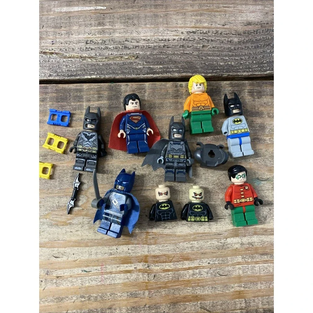 Lego DC Super Heroes Minifigures Lot and Accessories Batman Superman Robin
